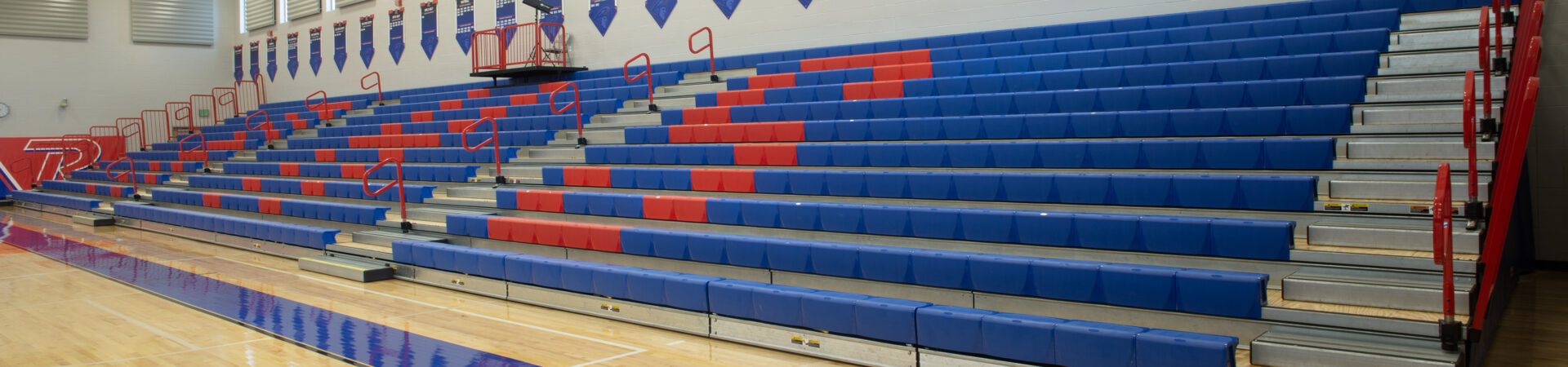MAXAM telescopic gym bleacher